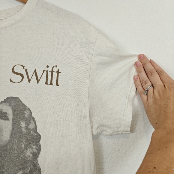 Taylor Swift Cotton Crew neck Short Sleeve T-shirt In Cream Size Medium Women's - Picture 5 of 10